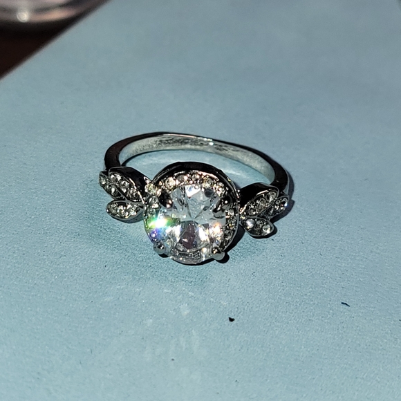 Ring - Picture 4 of 9